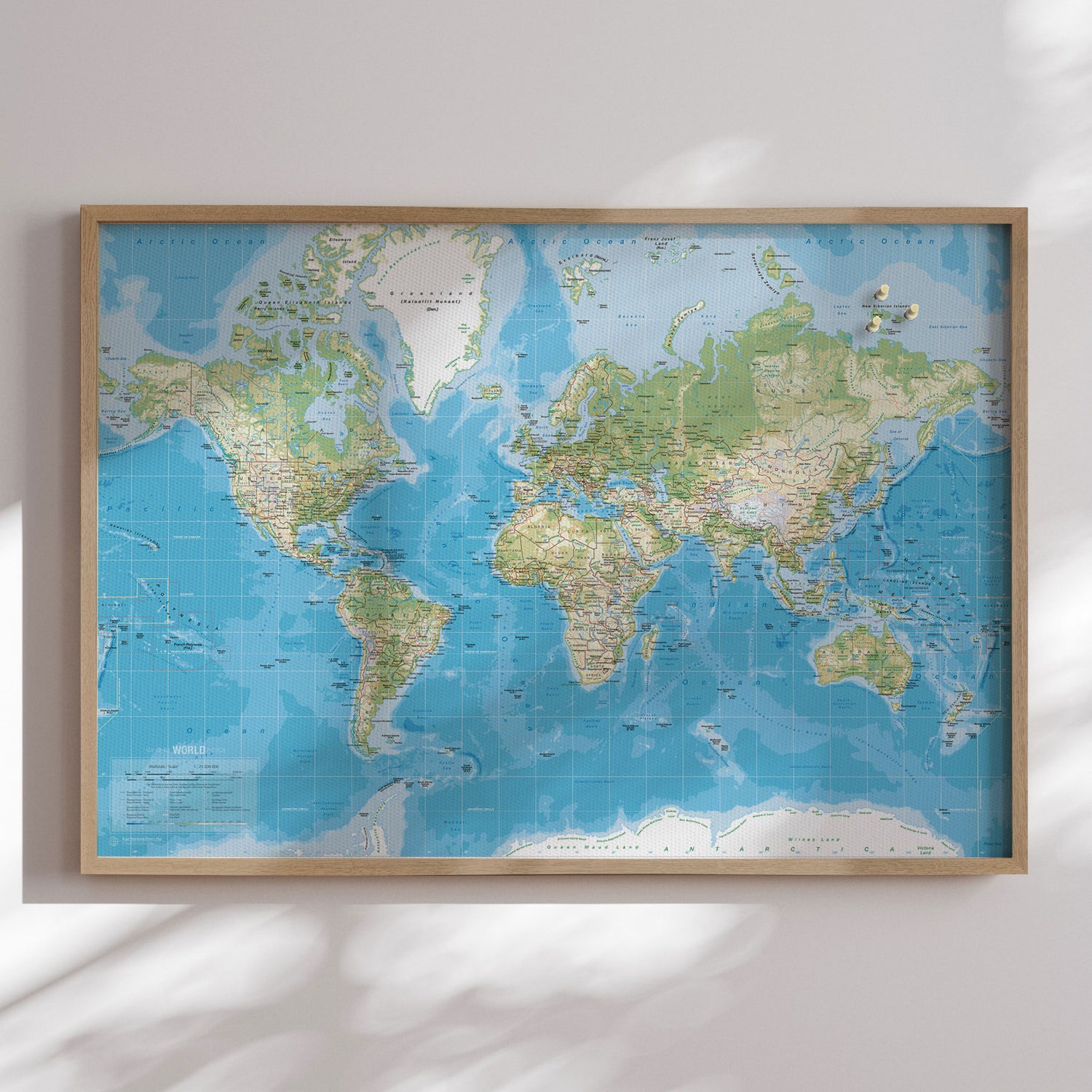 Verdenskort med egetræsramme - Classic - Opslagstavle - Incado