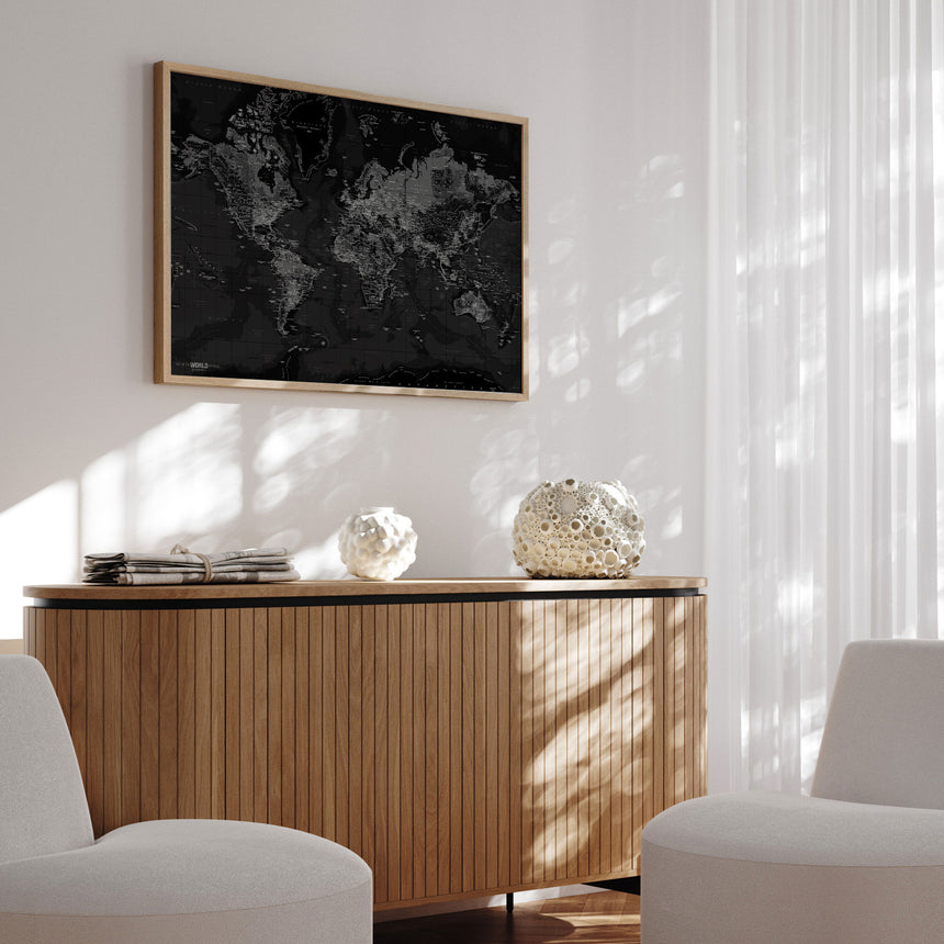 Verdenskort i egetræsramme - Dark - Plakat - Incado