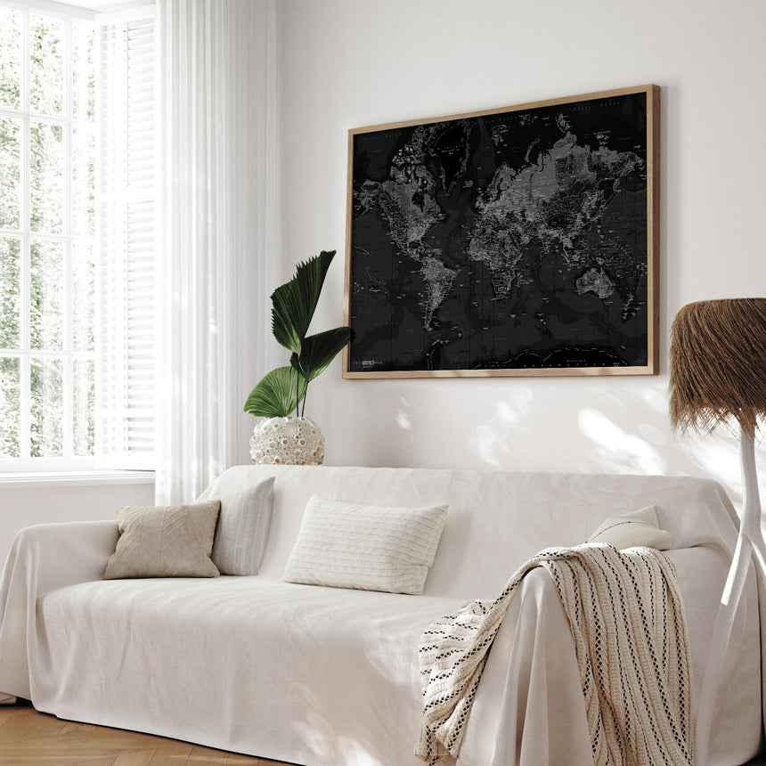 Verdenskort i egetræsramme - Dark - Plakat - Incado