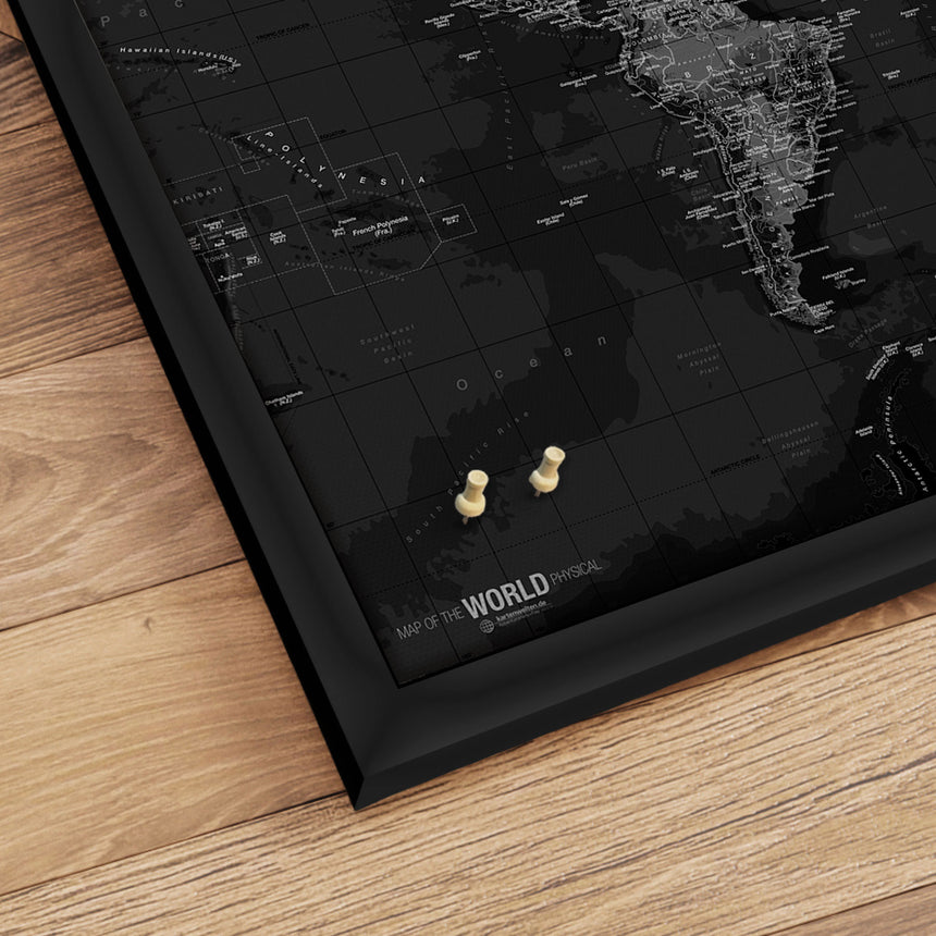 Verdenskort med sort ramme - Dark - Opslagstavle - Incado