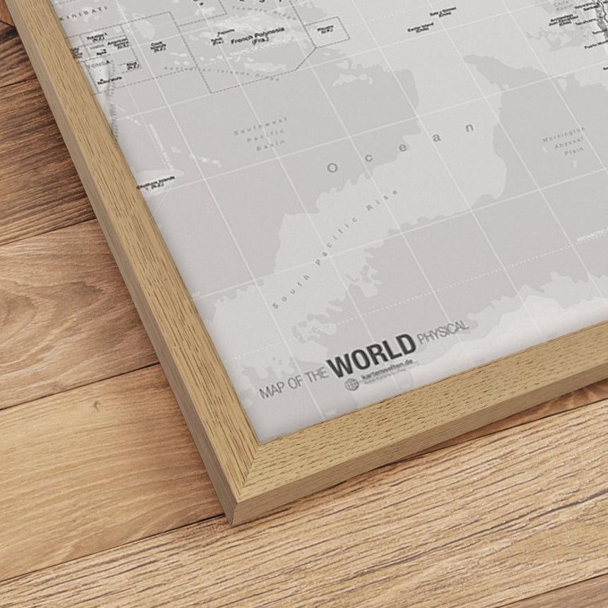 Verdenskort i egetræsramme - Light - Plakat - Incado