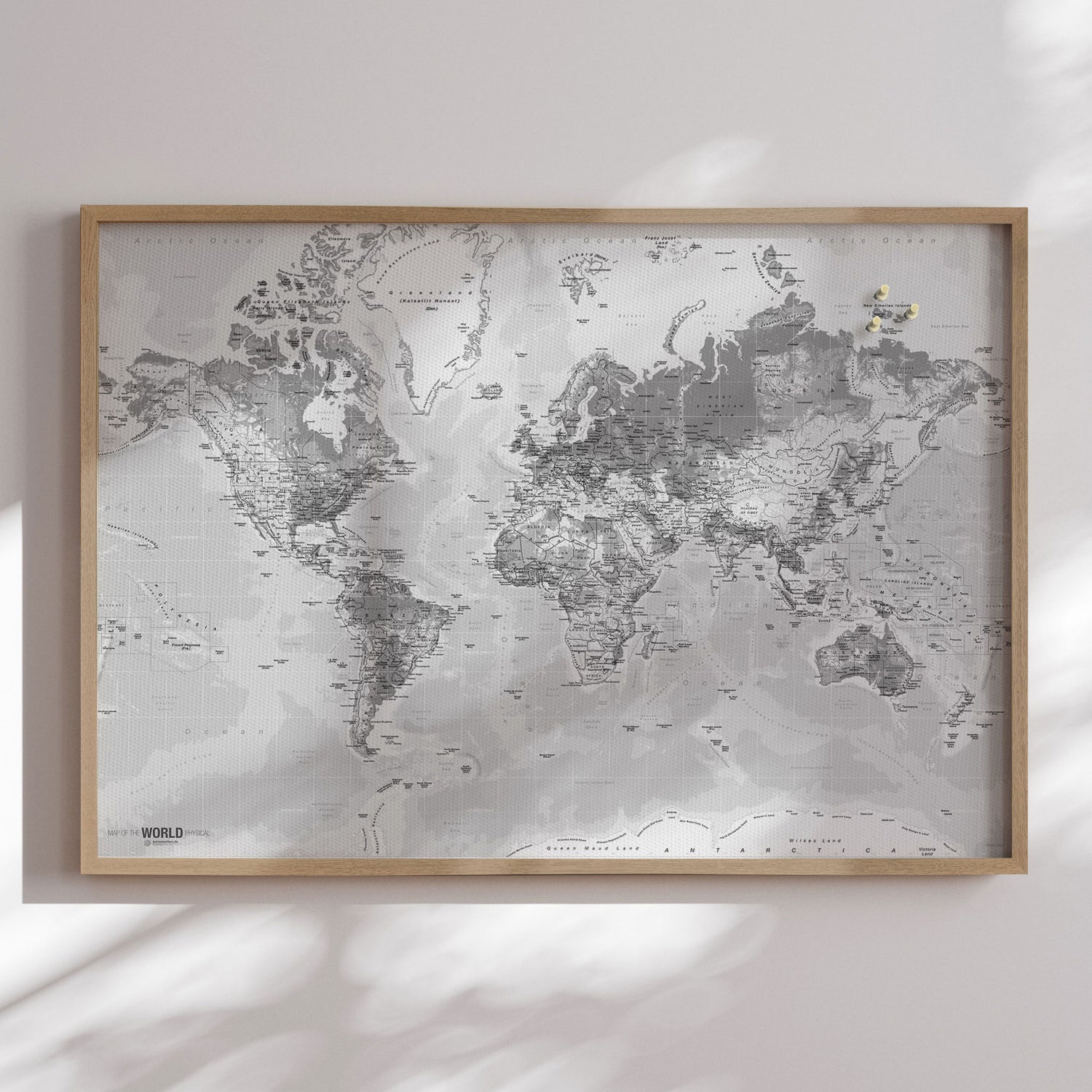 Verdenskort med egetræsramme - Light - Opslagstavle - Incado