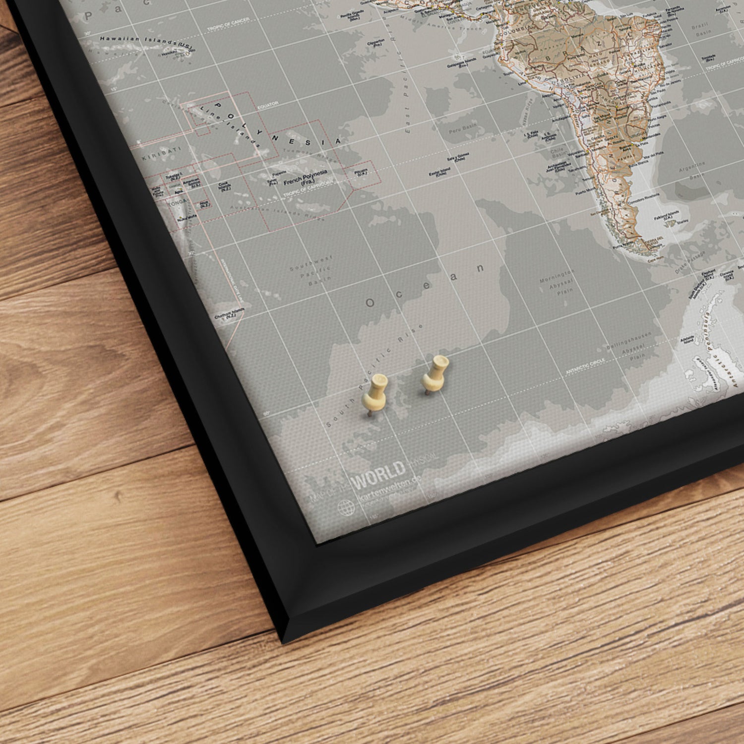 Verdenskort med sort ramme - Grey - Opslagstavle - Incado