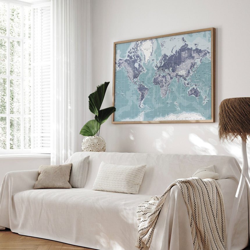 Verdenskort i egetræsramme - Ice Blue - Plakat - Incado