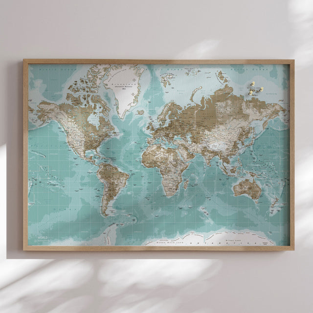 Verdenskort i egetræsramme - Winter - Opslagstavle - Incado