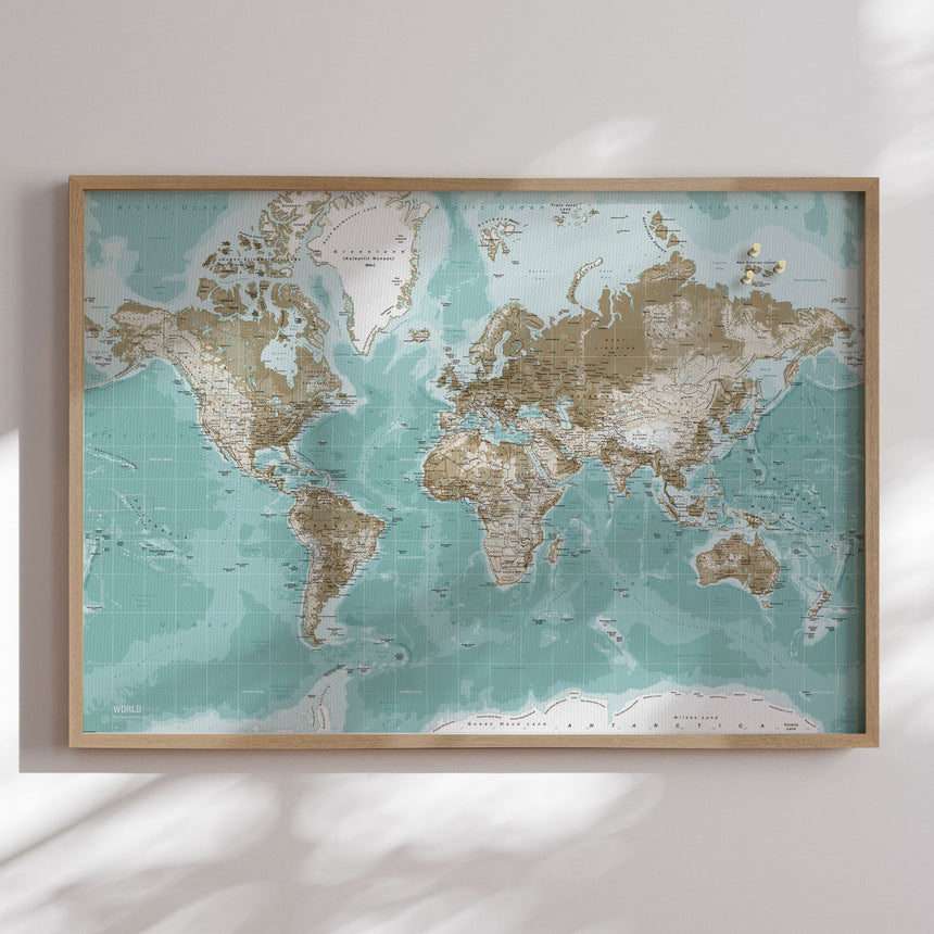 Verdenskort i egetræsramme - Winter - Opslagstavle - Incado