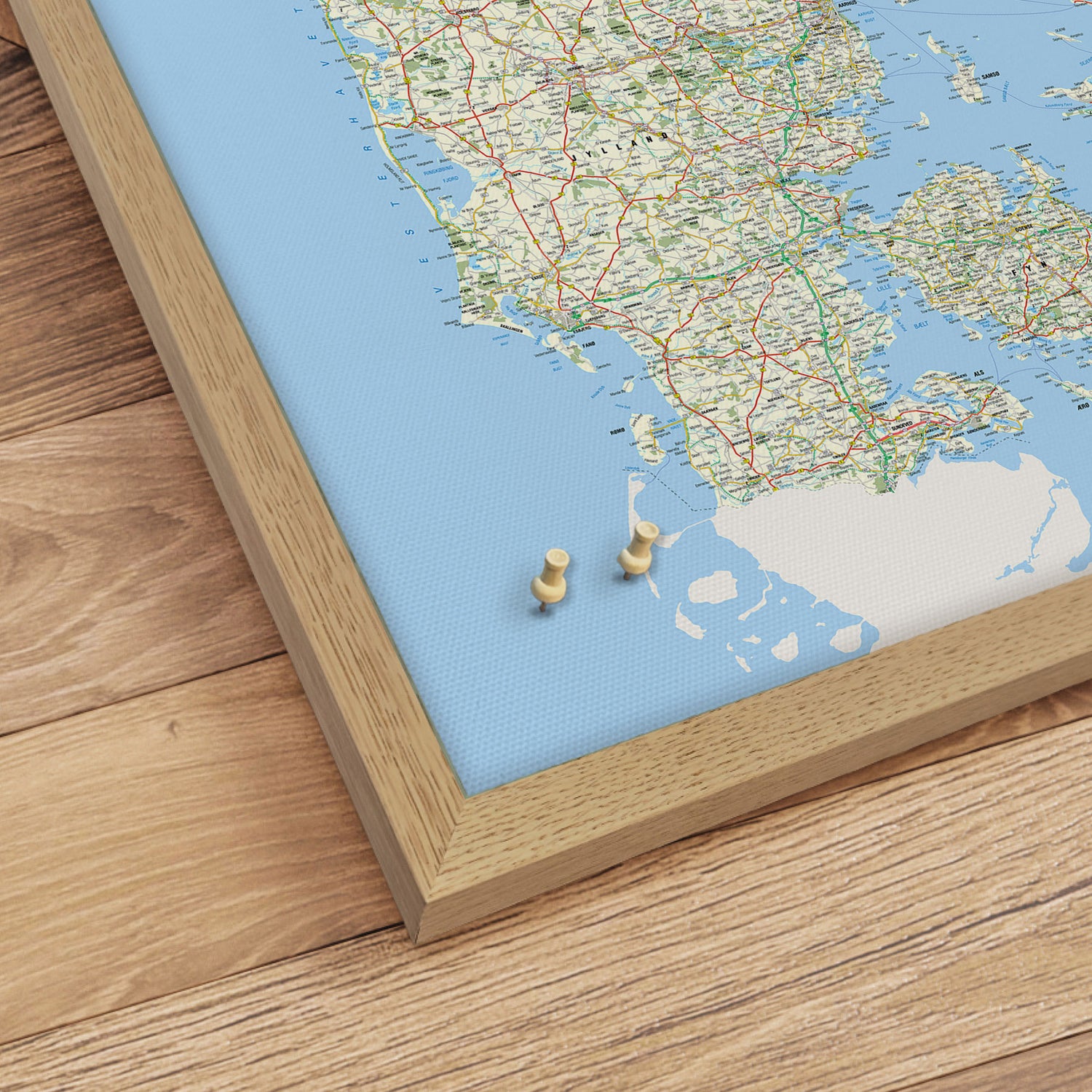 Danmarkskort i egetræsramme - Classic - Opslagstavle - Incado
