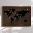 Verdenskort på kork med røget egetræsramme - Dark - Opslagstavle - Incado