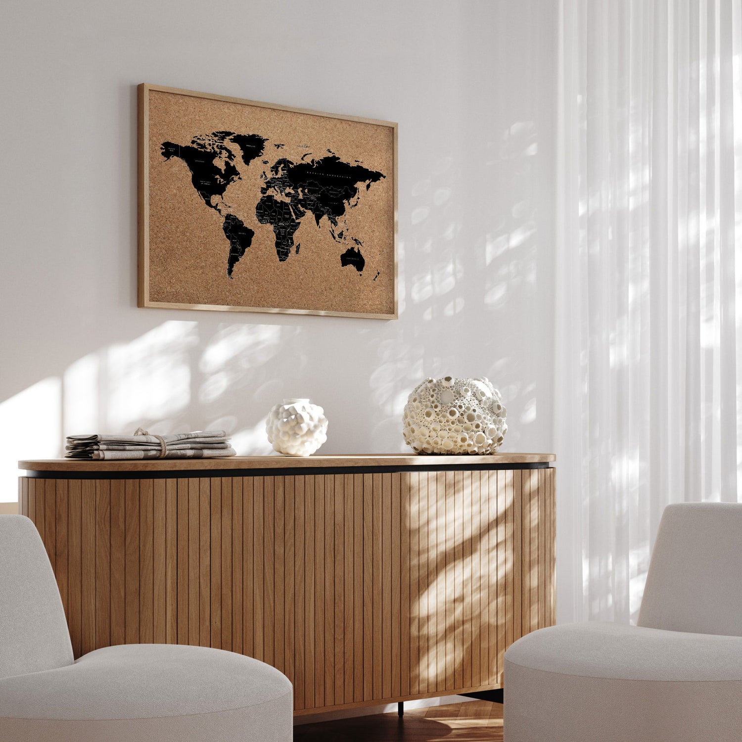 Verdenskort på kork med egetræsramme - Light - Opslagstavle - Incado