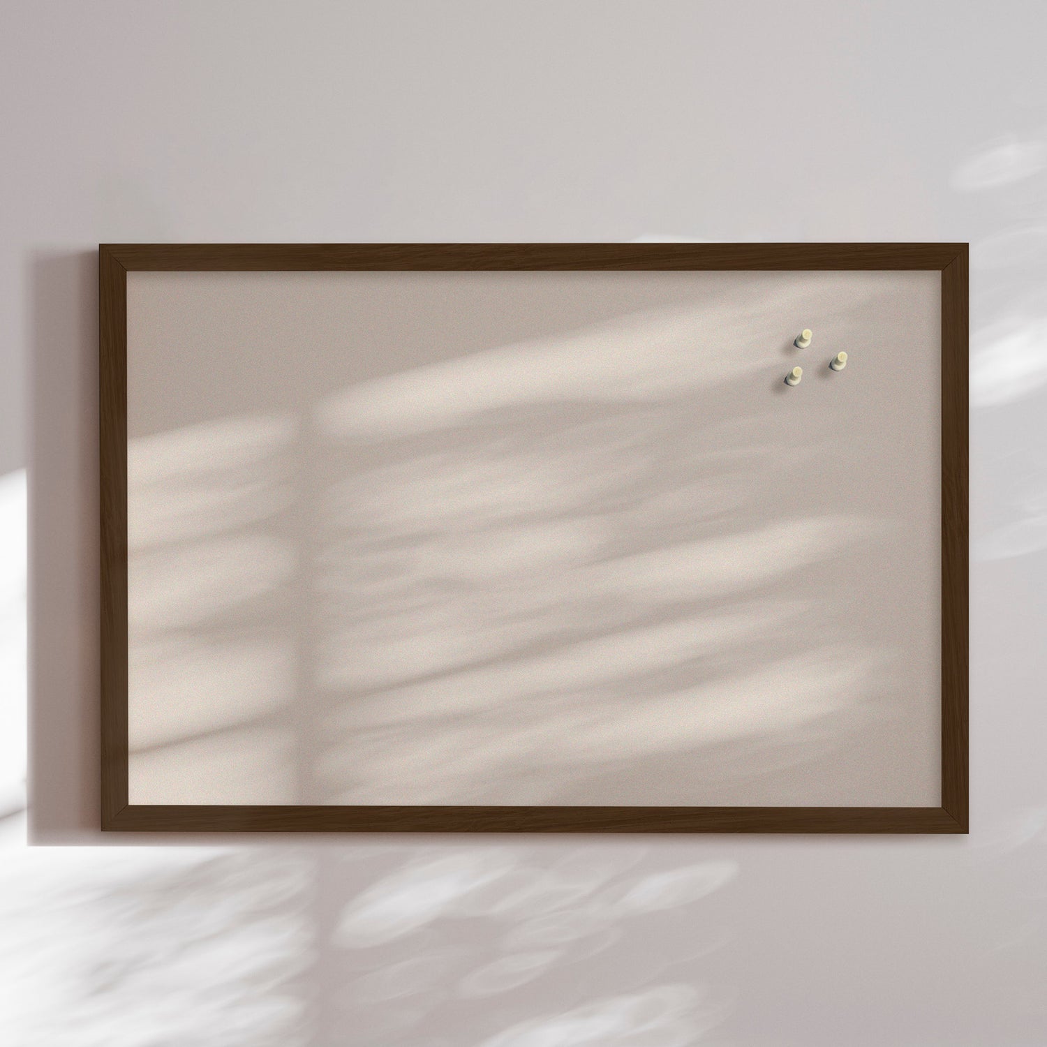 Opslagstavle med røget egetræsramme - Coconut Milk - Incado