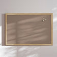 Opslagstavle med egetræsramme - Rich Beige - Incado