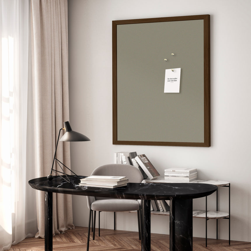 Opslagstavle med røget egetræsramme - Green Symphony - Incado