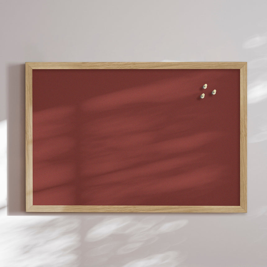 Opslagstavle med egetræsramme - Burn Red - Incado