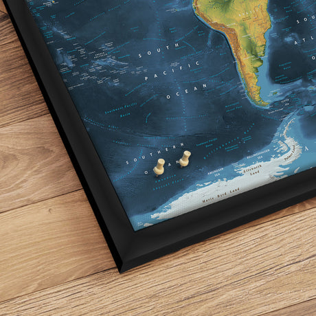 Verdenskort med sort ramme - Cobalt - Opslagstavle - Incado
