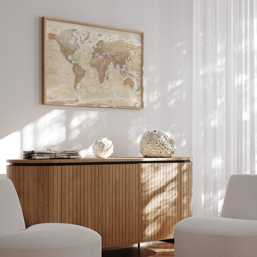 Verdenskort i egetræsramme - Sand - Opslagstavle - Incado