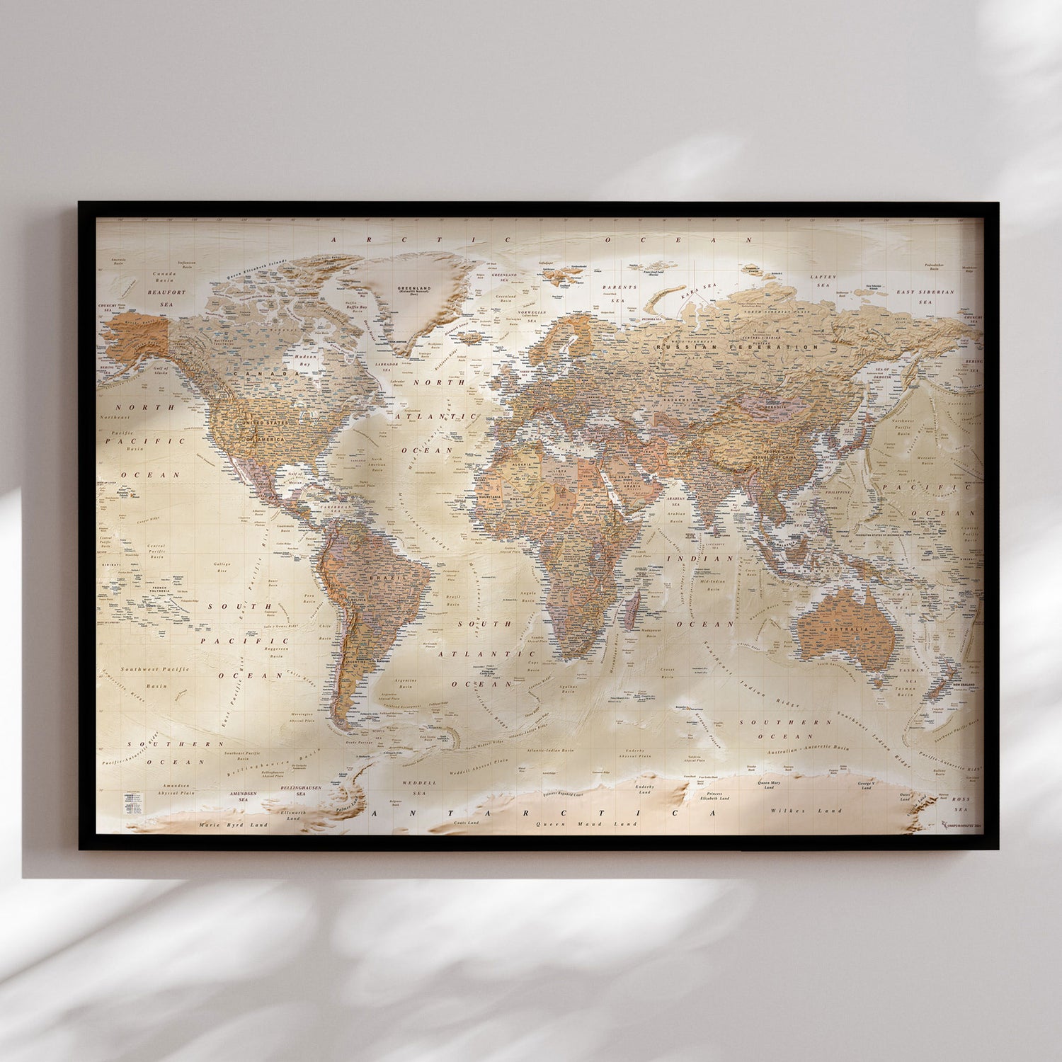 Verdenskort i sort ramme - Sand - Plakat - Incado