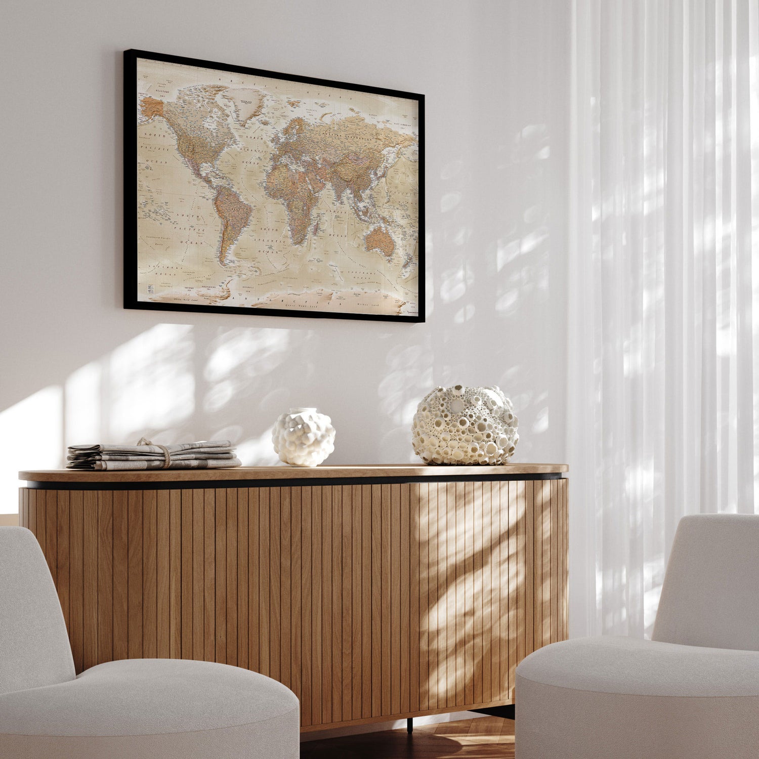 Verdenskort i sort ramme - Sand - Plakat - Incado