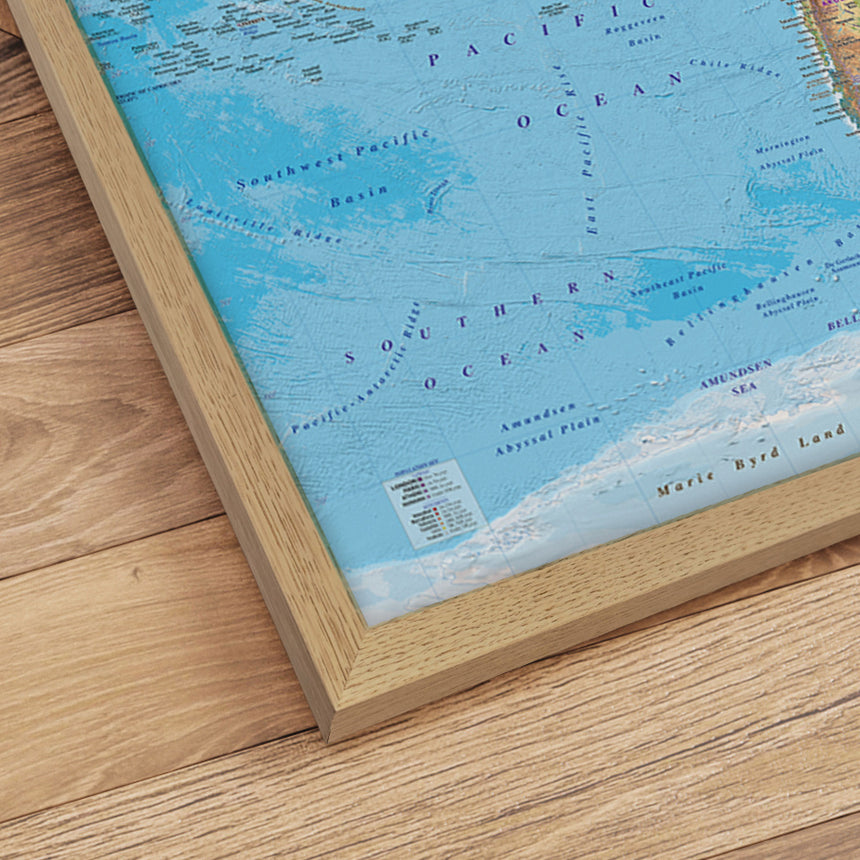 Verdenskort i egetræsramme - Clarity - Plakat - Incado