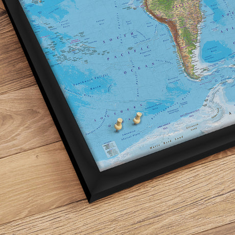Verdenskort med sort ramme - Clarity - Opslagstavle - Incado