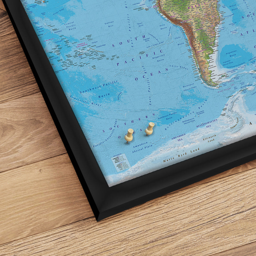 Verdenskort med sort ramme - Clarity - Opslagstavle - Incado