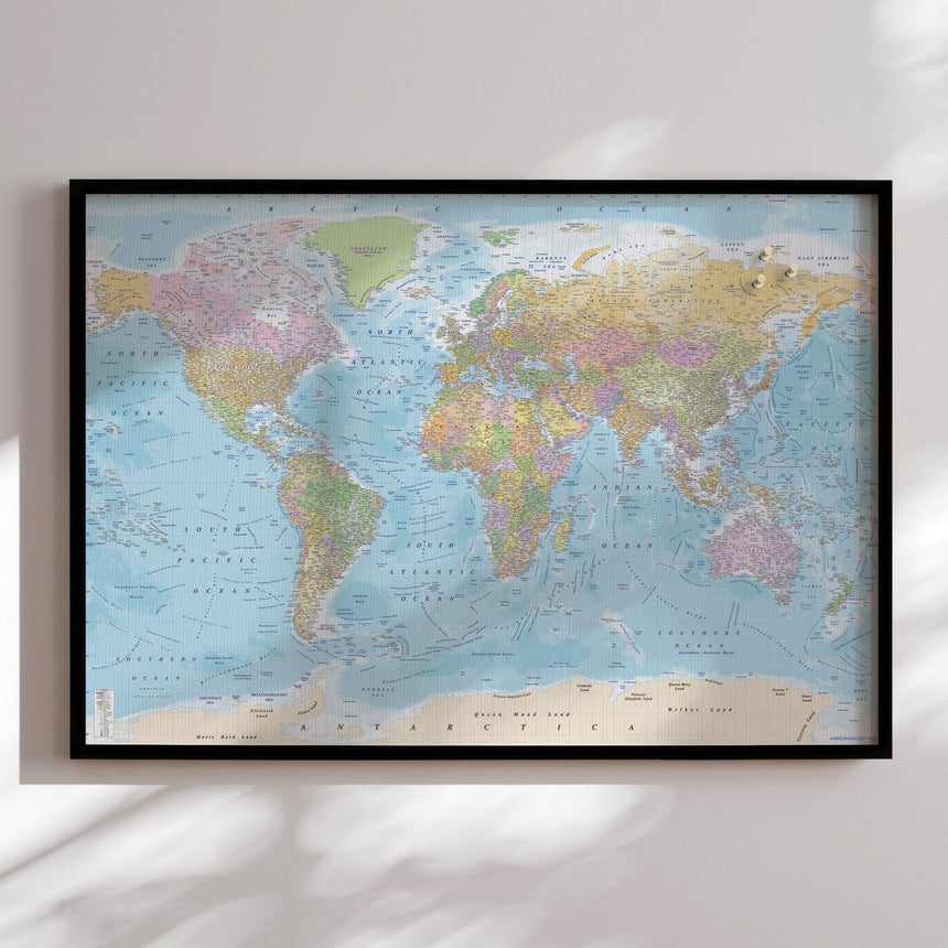 Verdenskort i sort ramme - Political - Opslagstavle - Incado