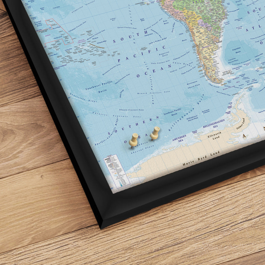 Verdenskort i sort ramme - Political - Opslagstavle - Incado