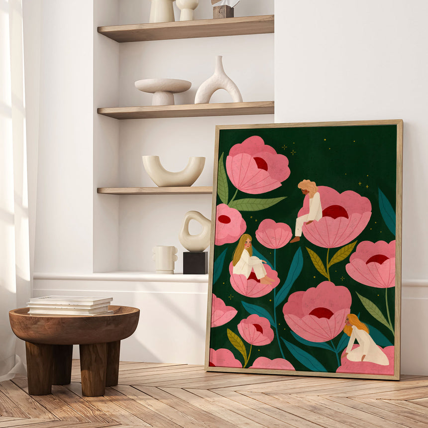 Plakat - Three Women Stitting on Large Pink Flowers - Bea Müller