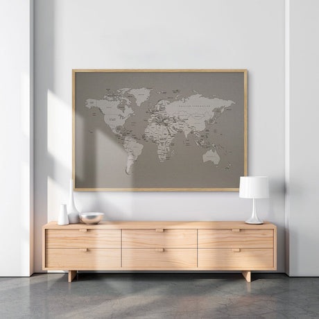 Hør verdenskort med egetræsramme - Modern Beige - Opslagstavle - Incado