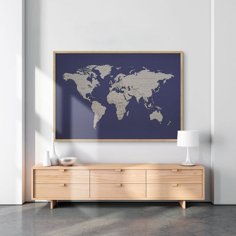 Hør verdenskort med egetræsramme - Blue Navy - Opslagstavle - Incado