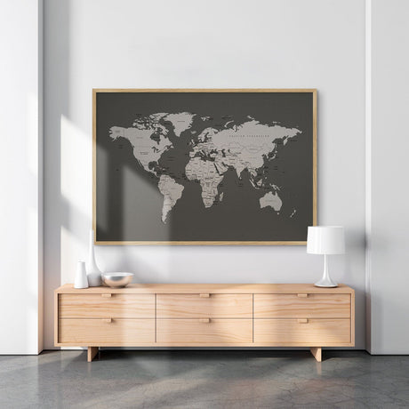 Hør verdenskort med egetræsramme - Cold Grey - Opslagstavle - Incado