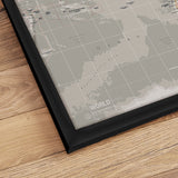 Verdenskort i sort ramme - Vintage Grey - Plakat