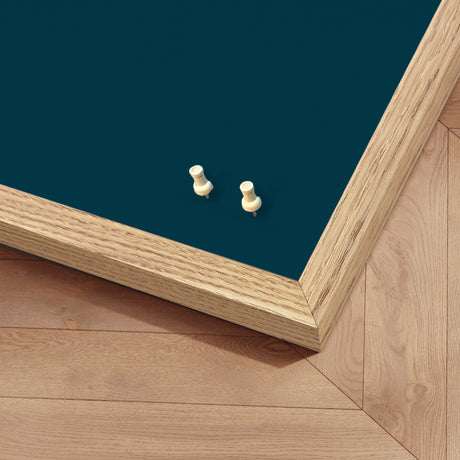 Opslagstavle med egetræsramme - Midnight Teal