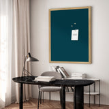 Opslagstavle med egetræsramme - Midnight Teal