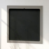 Kvadratisk spejl med grå betonramme - Liv Grå - LIKEconcrete